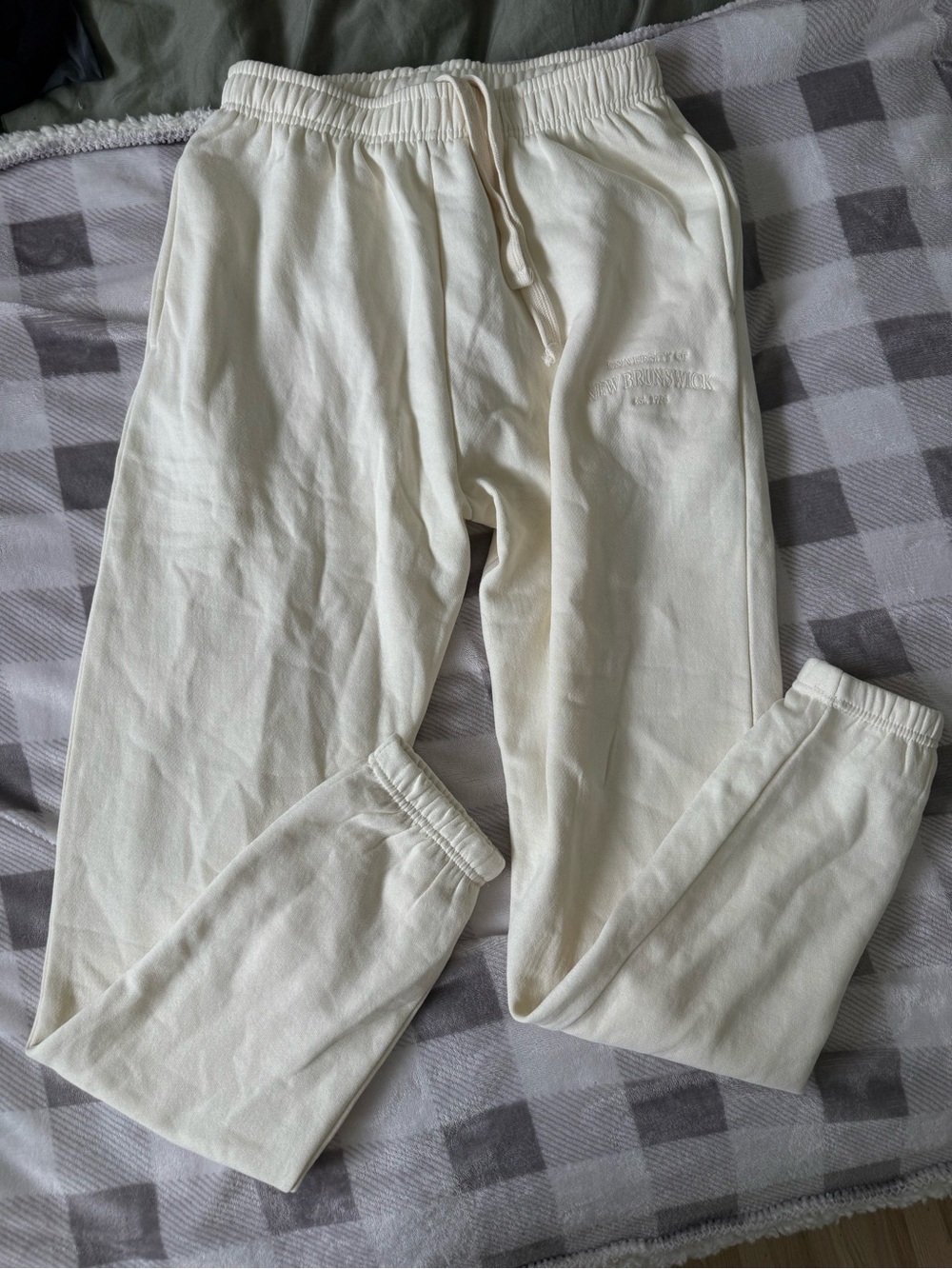 UNB cream sweatpants !!